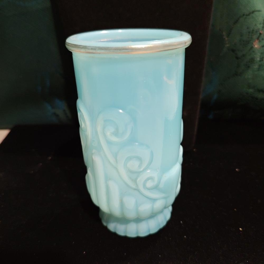 Beautiful vintage Avon Wingsong Vanity 5" relief vase with gold trim